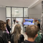 grupa uczestników wyjazdu zwiedzająca Centrum Doradztwa Rolniczego w Brwinowie