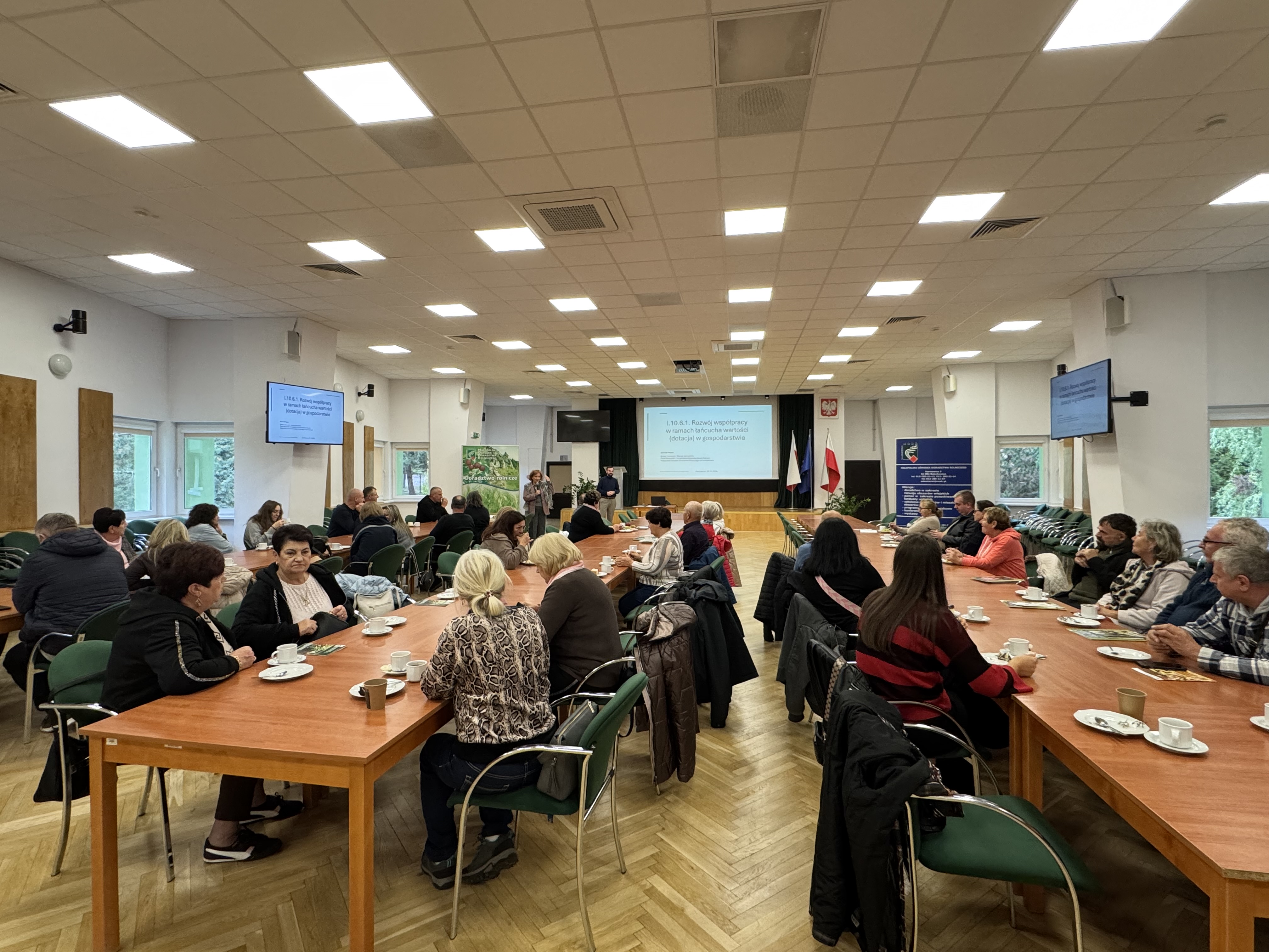 Grupa uczestników wyjazdu na spotkaniu w Małopolskim Ośrodku Doradztwa Rolniczego.
