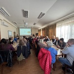 Grupa uczestników wyjazdu na spotkaniu z przedstawicielami Stowarzyszenia Grupa Odrolnika.
